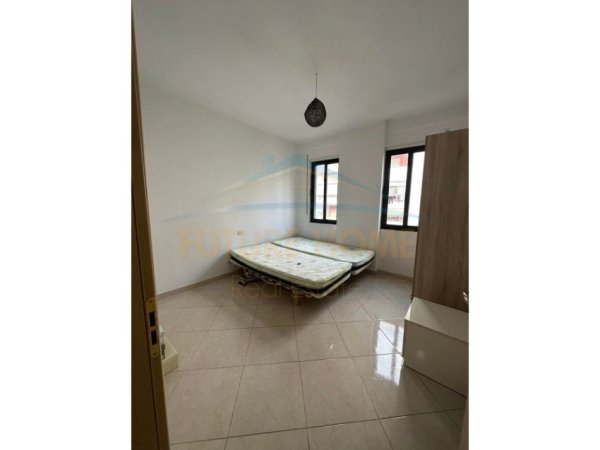 Tirane, jepet me qera apartament 2+1+Ballkon Kati 4, 95 m² 450 € (Prane Bar Ales)