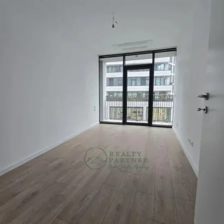 Tirane, jepet me qera ambjent biznesi Kati 1, 93 m² 1.200 € (Lake View Residence)