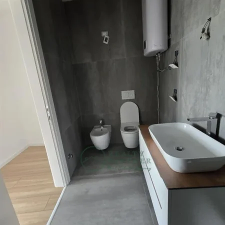 Tirane, jepet me qera ambjent biznesi Kati 1, 93 m² 1.200 € (Lake View Residence)