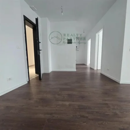 Tirane, jepet me qera ambjent biznesi Kati 1, 93 m² 1.200 € (Lake View Residence)