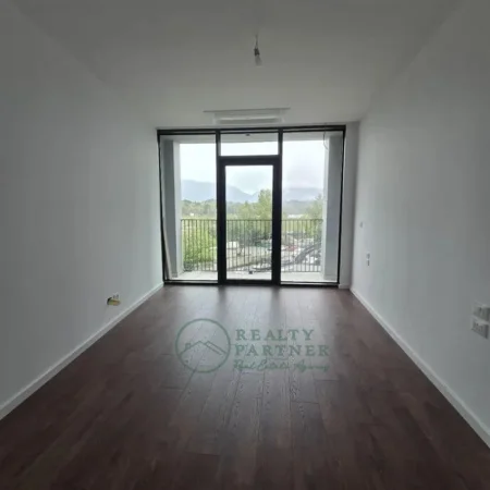 Tirane, jepet me qera ambjent biznesi Kati 1, 89 m² 1.200 € 