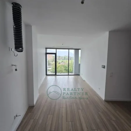 Tirane, jepet me qera ambjent biznesi Kati 1, 89 m² 1.200 € 