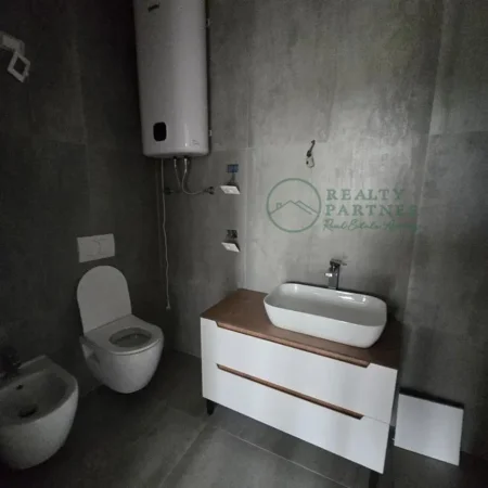 Tirane, jepet me qera ambjent biznesi Kati 1, 89 m² 1.200 € 