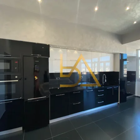 Durres, shitet apartament 2+1+Ballkon Kati 11, 119 m² (rruga portit)