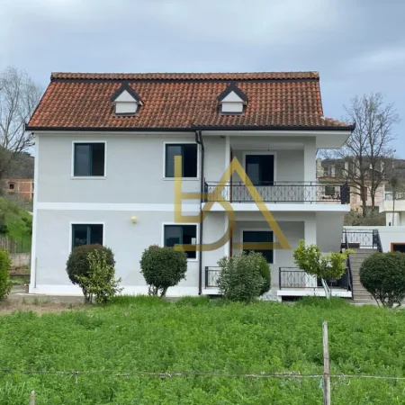 Tirane, shitet Vile 4+1+Aneks Kati 2, 170.000 € (Vile)