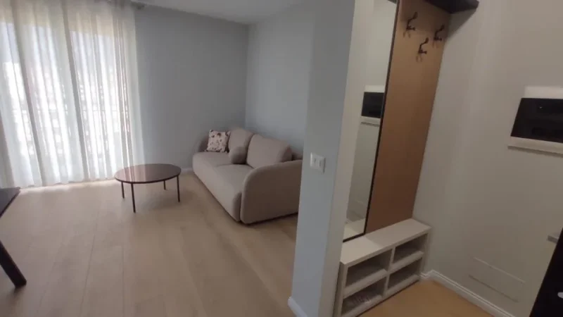 Tirane, jepet me qera apartament 1+1+Ballkon Kati 5, 55 m² 600 € (Xhamia e Tabakeve, prane Klinikes Glozheni)
