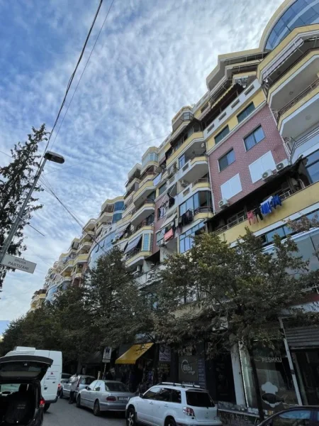 Tirane, shitet ambjent biznesi Kati 2, 120 m² 216.000 € (Rruga Frederik Shiroka, 21 Dhjetori)