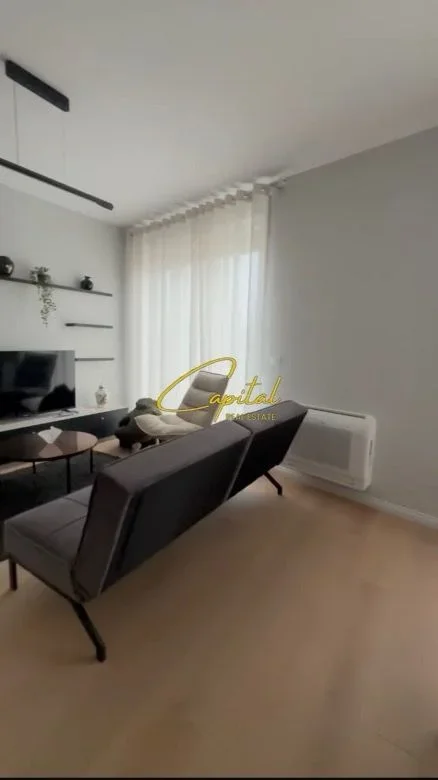 Tirane, jepet me qera apartament 2+1 Kati 7, 120 m² 1.000 € (ALI DEMI)