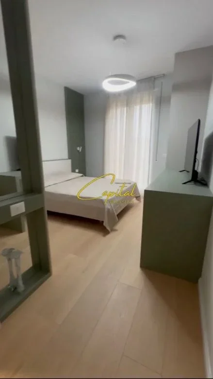 Tirane, jepet me qera apartament 2+1 Kati 7, 120 m² 1.000 € (ALI DEMI)