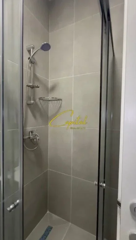 Tirane, jepet me qera apartament 2+1 Kati 7, 120 m² 1.000 € (ALI DEMI)