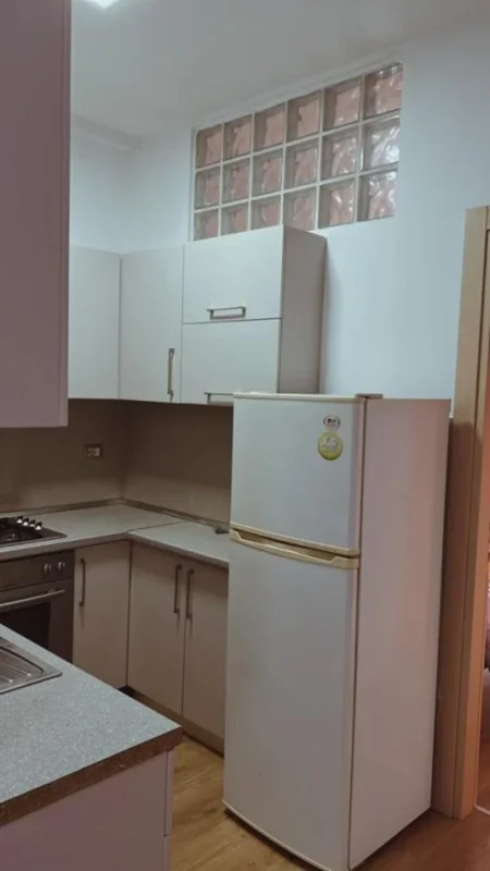 Tirane, jepet me qera apartament 1+1 Kati 2, 60 m² 430 € 