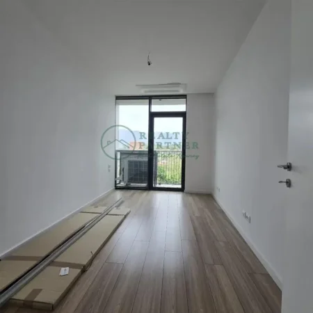 Tirane, jepet me qera ambjent biznesi Kati 1, 94 m² 1.200 € (Lake View Residence)