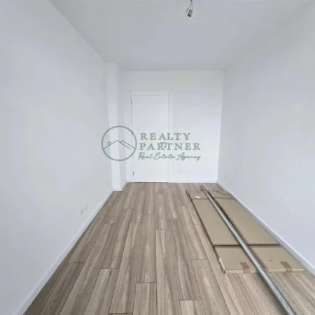 Tirane, jepet me qera ambjent biznesi Kati 1, 94 m² 1.200 € (Lake View Residence)