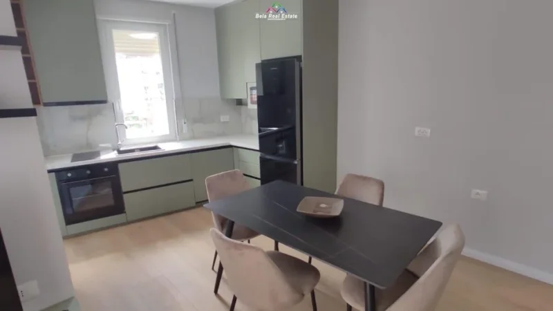 Shqiperi, jepet me qera apartament 1+1 Kati 6, 65 m² 600 € (Xhamia e Tabakeve .)