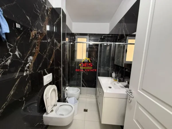 Vlore, shitet apartament 1+1+Ballkon Kati 2, 67 m² 210.000 € (Rruga Çamëria)