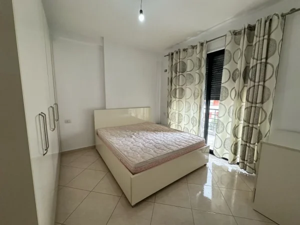 Tirane, jepet me qera apartament 2+1+Ballkon Kati 4, 98 m² 450 € (teodor keko)