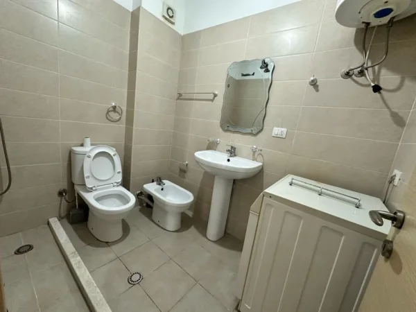 Tirane, jepet me qera apartament 2+1+Ballkon Kati 4, 98 m² 450 € (teodor keko)