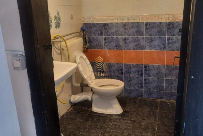 Tirane, jepet me qera ambjent biznesi Kati 0, 85 m² 450 € (Rruga Jusuf Vrioni)