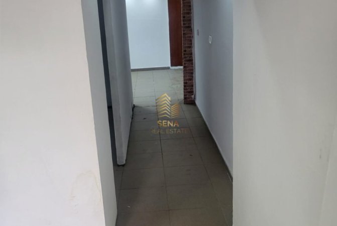 Tirane, jepet me qera ambjent biznesi Kati 0, 85 m² 450 € (Rruga Jusuf Vrioni)