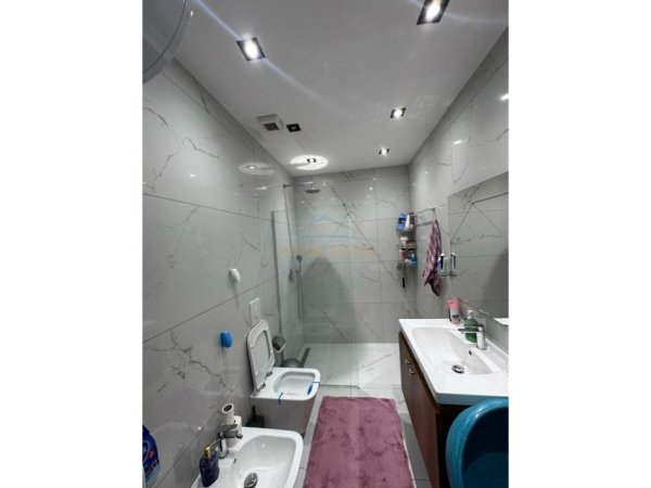 Tirane, shitet apartament+verande | Penthouse 2+1 Kati 9, 128 m² 140.000 € (Yzberisht)