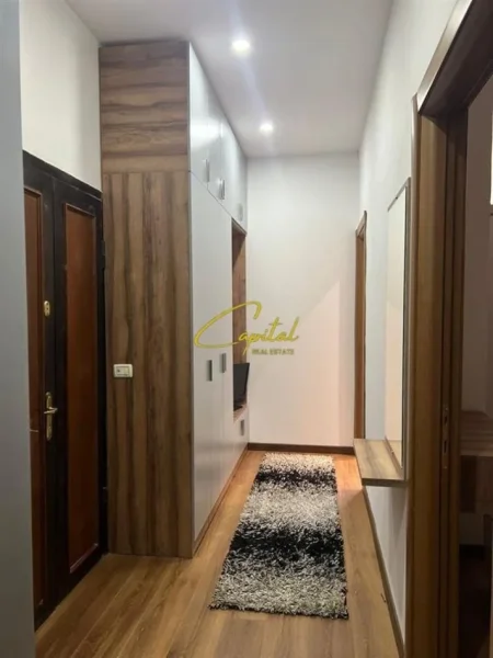 Tirane, jepet me qera apartament 1+1 Kati 1, 60 m² 600 € (QENDER)
