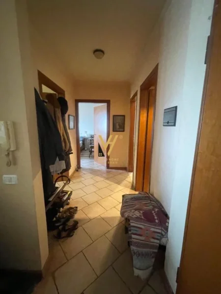 Tirane, shitet apartament 2+1+Ballkon Kati 8, 115 m² 265.000 € (RRUGA E KOSOVAREVE)