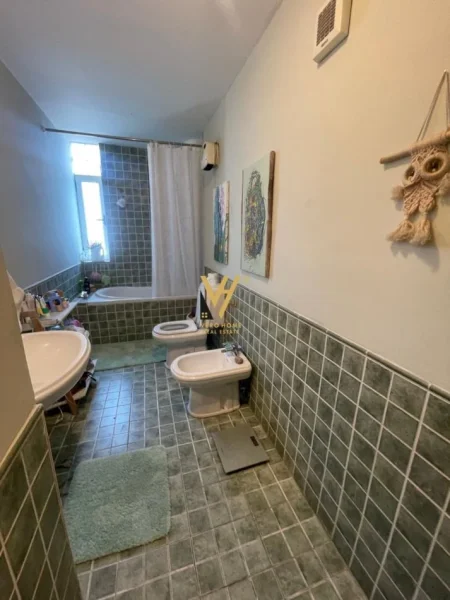 Tirane, shitet apartament 2+1+Ballkon Kati 8, 115 m² 265.000 € (RRUGA E KOSOVAREVE)