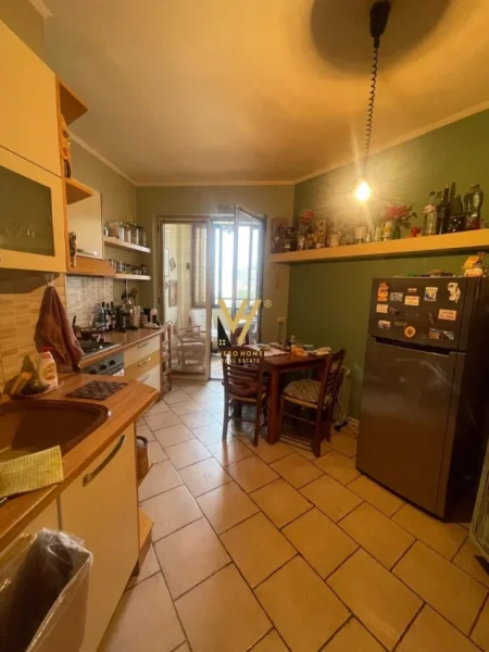 Tirane, shitet apartament 2+1+Ballkon Kati 8, 115 m² 265.000 € (RRUGA E KOSOVAREVE)