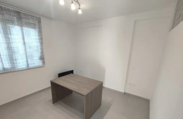 Tirane, jepet me qera apartament 2+1 Kati 4, 80 m² 650 € (Myslym Shyr,prane gjykates)