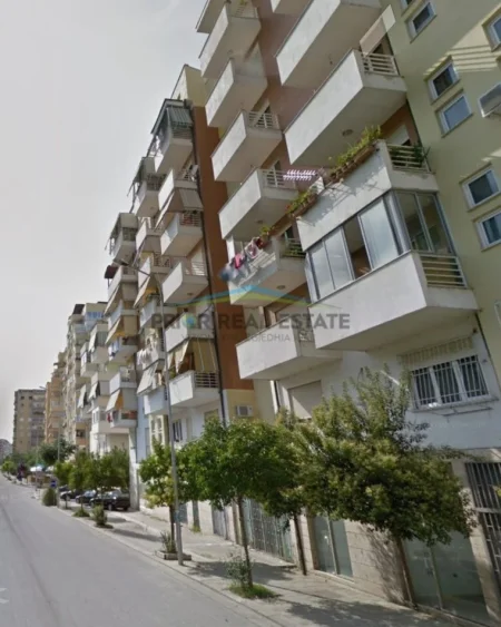 Tirane, shitet dyqan Kati 0, 106 m² 468.000 € (Komuna e Parisit)