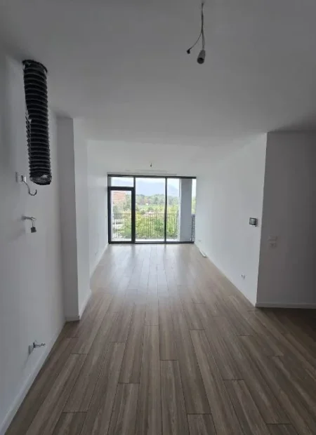 Tirane, jepet me qera zyre , 92 m² 1.200 € (Lake View)