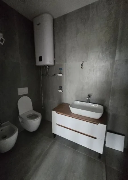 Tirane, jepet me qera zyre , 92 m² 1.200 € (Lake View)