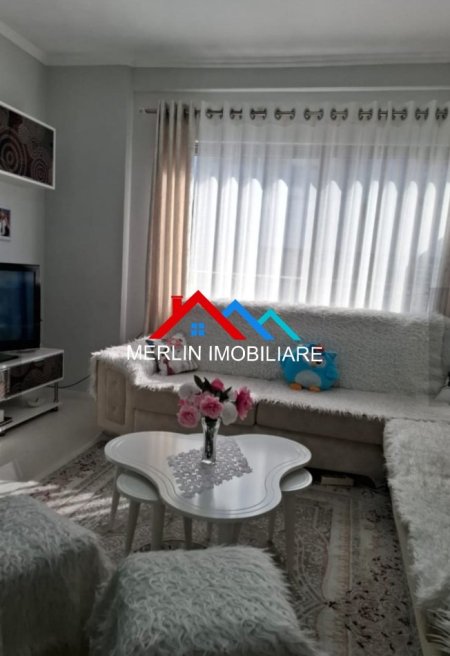 Tirane, shitet apartament 3+1 Kati 5, 134 m² 684.044.520 € (Rruga Loni Ligori)