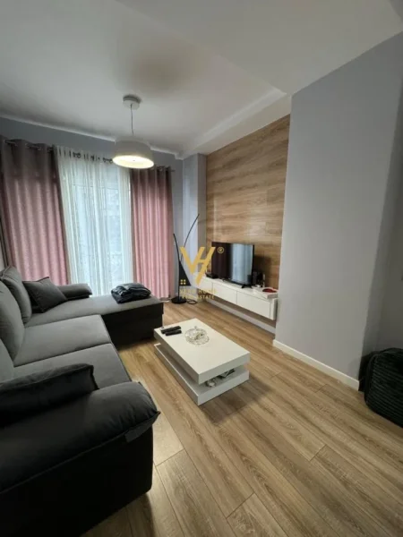 Tirane, jepet me qera apartament 1+1+Ballkon Kati 3, 72 m² 700 € (KODRA E DIELLIT 2)