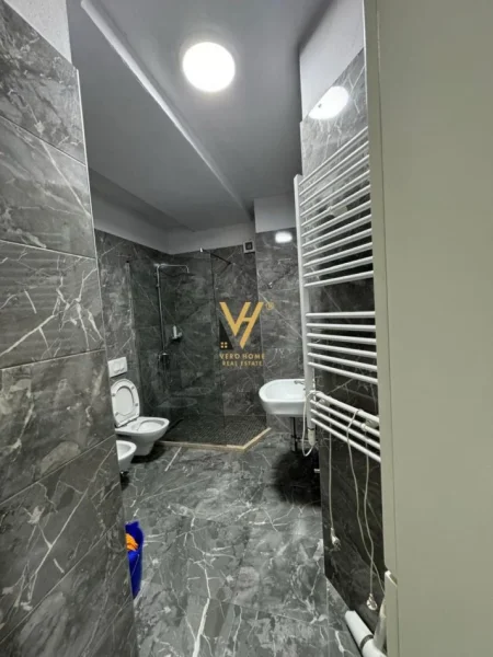 Tirane, jepet me qera apartament 1+1+Ballkon Kati 3, 72 m² 700 € (KODRA E DIELLIT 2)