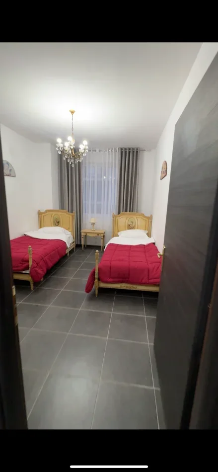 Tirane, jepet me qera apartament 2+1+Ballkon Kati 7, 90 m² (Bulevardi Kashar, Godina 2, shkalla 2.)