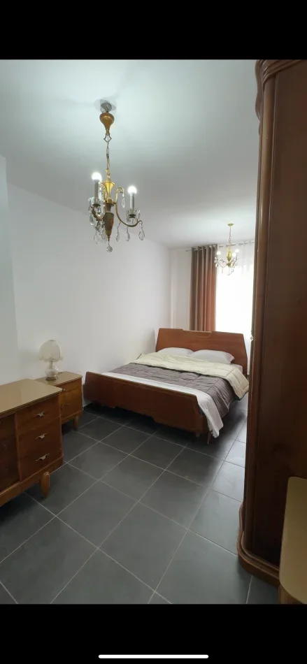 Tirane, jepet me qera apartament 2+1+Ballkon Kati 7, 90 m² (Bulevardi Kashar, Godina 2, shkalla 2.)