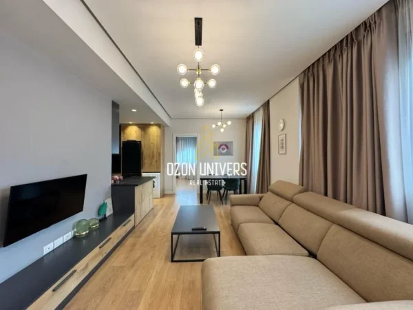 Tirane, shiten tre apartament 1+1+Ballkon Kati 4, 217 m² (Rruga e Barrikadave)