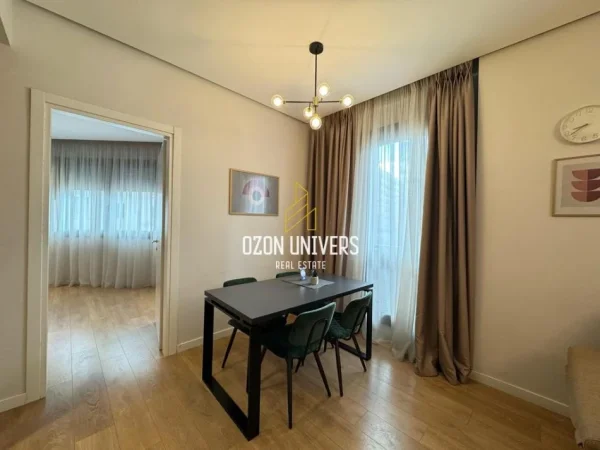 Tirane, shiten tre apartament 1+1+Ballkon Kati 4, 217 m² (Rruga e Barrikadave)