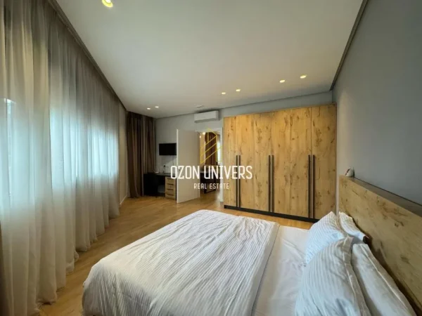 Tirane, shiten tre apartament 1+1+Ballkon Kati 4, 217 m² (Rruga e Barrikadave)