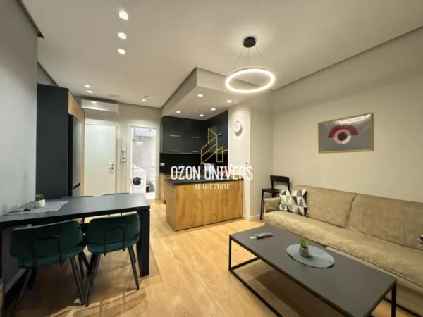 Tirane, shiten tre apartament 1+1+Ballkon Kati 4, 217 m² (Rruga e Barrikadave)