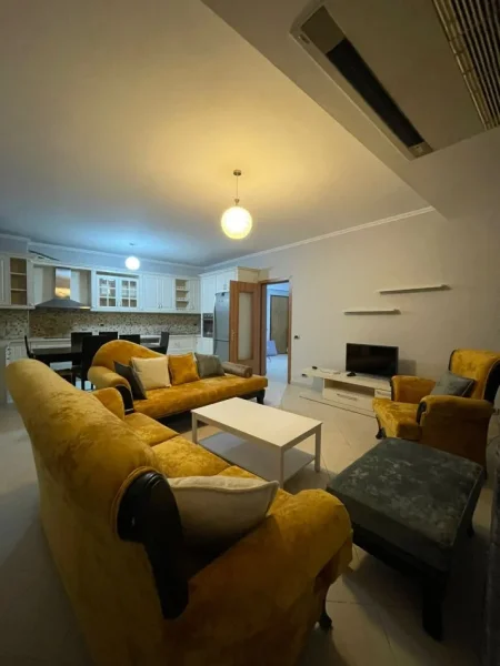 Tirane, jepet me qera apartament 2+1+Ballkon , 120 m² 600 € (Rruga e kavajes)