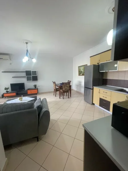 Tirane, jepet me qera apartament 2+1+Ballkon , 120 m² 600 € (Rruga e kavajes)