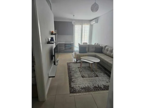Tirane, jepet me qera apartament 2+1+Ballkon Kati 6, 75 m² 530 € (Rruga e Kavajes)