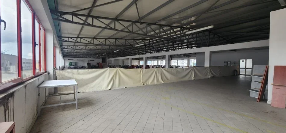 Tirane, jepet me qera magazine Kati 1, 1.800 m² 4.000 € (ne Fushe Mzeze)