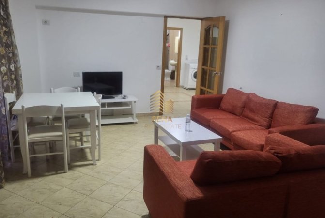 Tirane, jepet me qera apartament 1+1 Kati 4, 85 m² 600 € (Rruga Barrikadave)