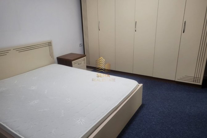 Tirane, jepet me qera apartament 1+1 Kati 4, 85 m² 600 € (Rruga Barrikadave)