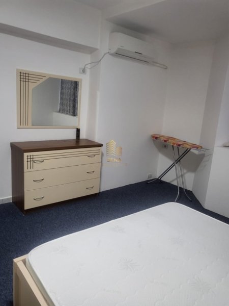 Tirane, jepet me qera apartament 1+1 Kati 4, 85 m² 600 € (Rruga Barrikadave)