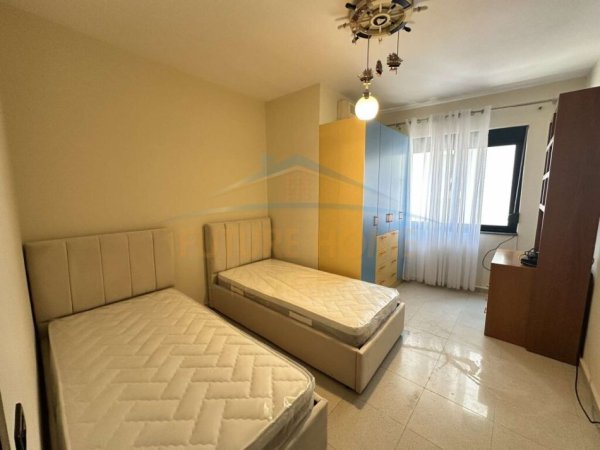 Tirane, jepet me qera apartament 2+1+Ballkon Kati 3, 97 m² 500 € (Unaza e Re)