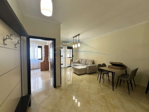 Tirane, jepet me qera apartament 2+1+Ballkon Kati 3, 97 m² 500 € (Unaza e Re)